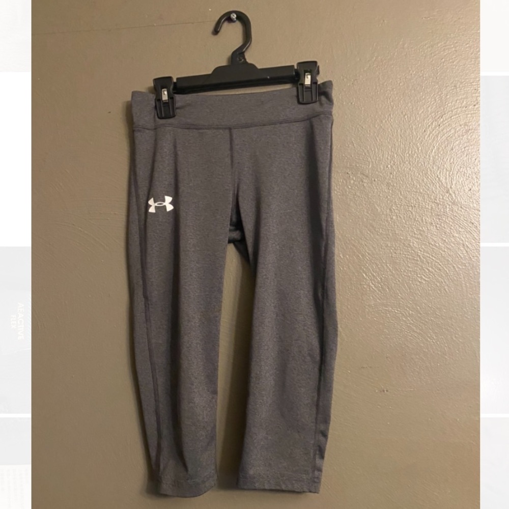 Girls under armor grey Capri leggings